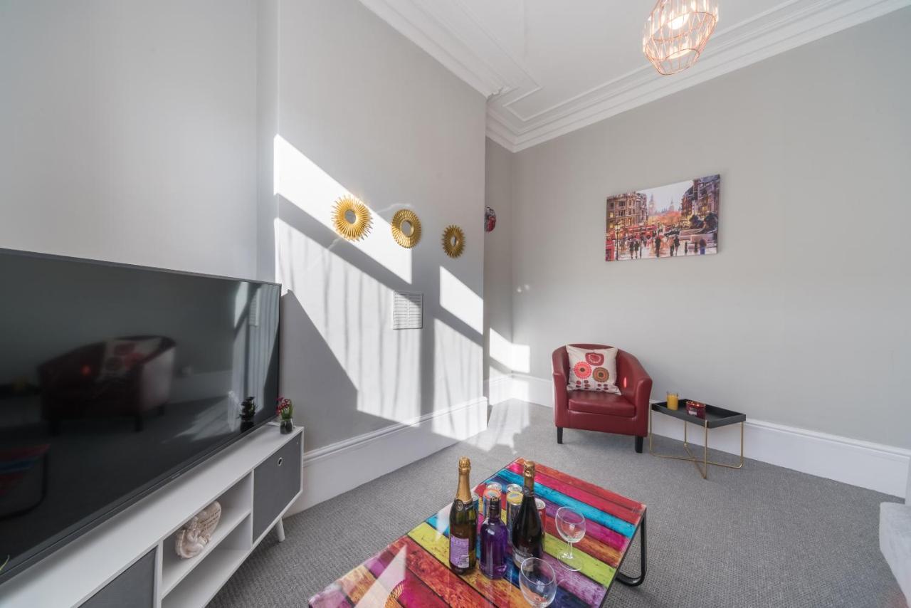 3 Bedroom Saks - 2 Living Area House In Newland Ave Hull Kingston upon Hull Eksteriør billede